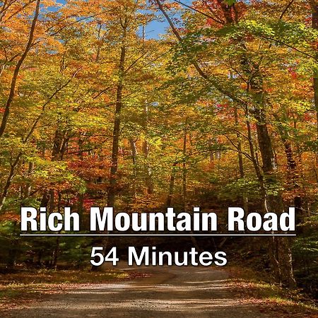 New Luxury Cabin With Stunning Mountainviews,Hottub, Firepit, Fireplace,2 Kingbeds, 2 Covereddecks,Bbqgrill, Shuffleboard And Pool Access セバービル エクステリア 写真