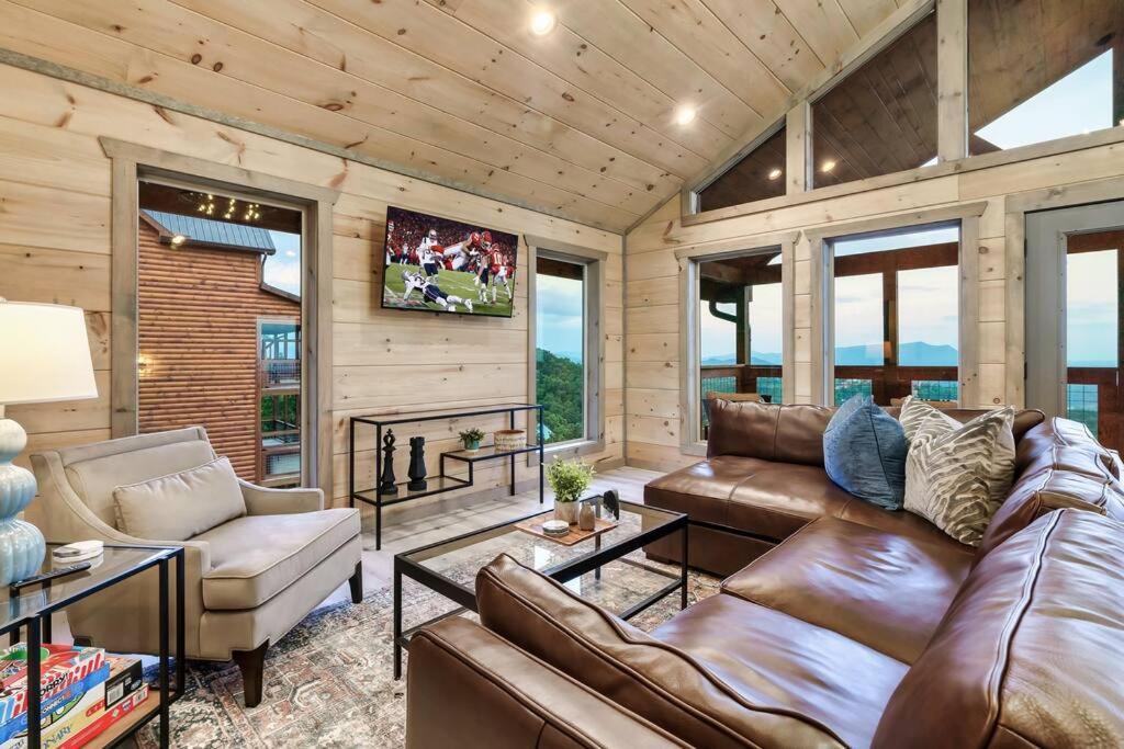 New Luxury Cabin With Stunning Mountainviews,Hottub, Firepit, Fireplace,2 Kingbeds, 2 Covereddecks,Bbqgrill, Shuffleboard And Pool Access セバービル エクステリア 写真