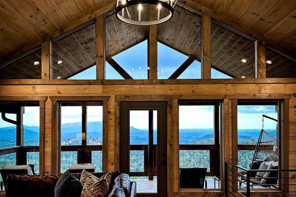 New Luxury Cabin With Stunning Mountainviews,Hottub, Firepit, Fireplace,2 Kingbeds, 2 Covereddecks,Bbqgrill, Shuffleboard And Pool Access セバービル エクステリア 写真