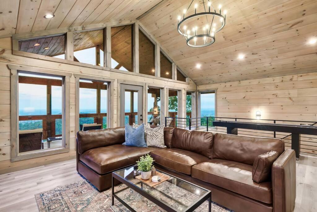 New Luxury Cabin With Stunning Mountainviews,Hottub, Firepit, Fireplace,2 Kingbeds, 2 Covereddecks,Bbqgrill, Shuffleboard And Pool Access セバービル エクステリア 写真