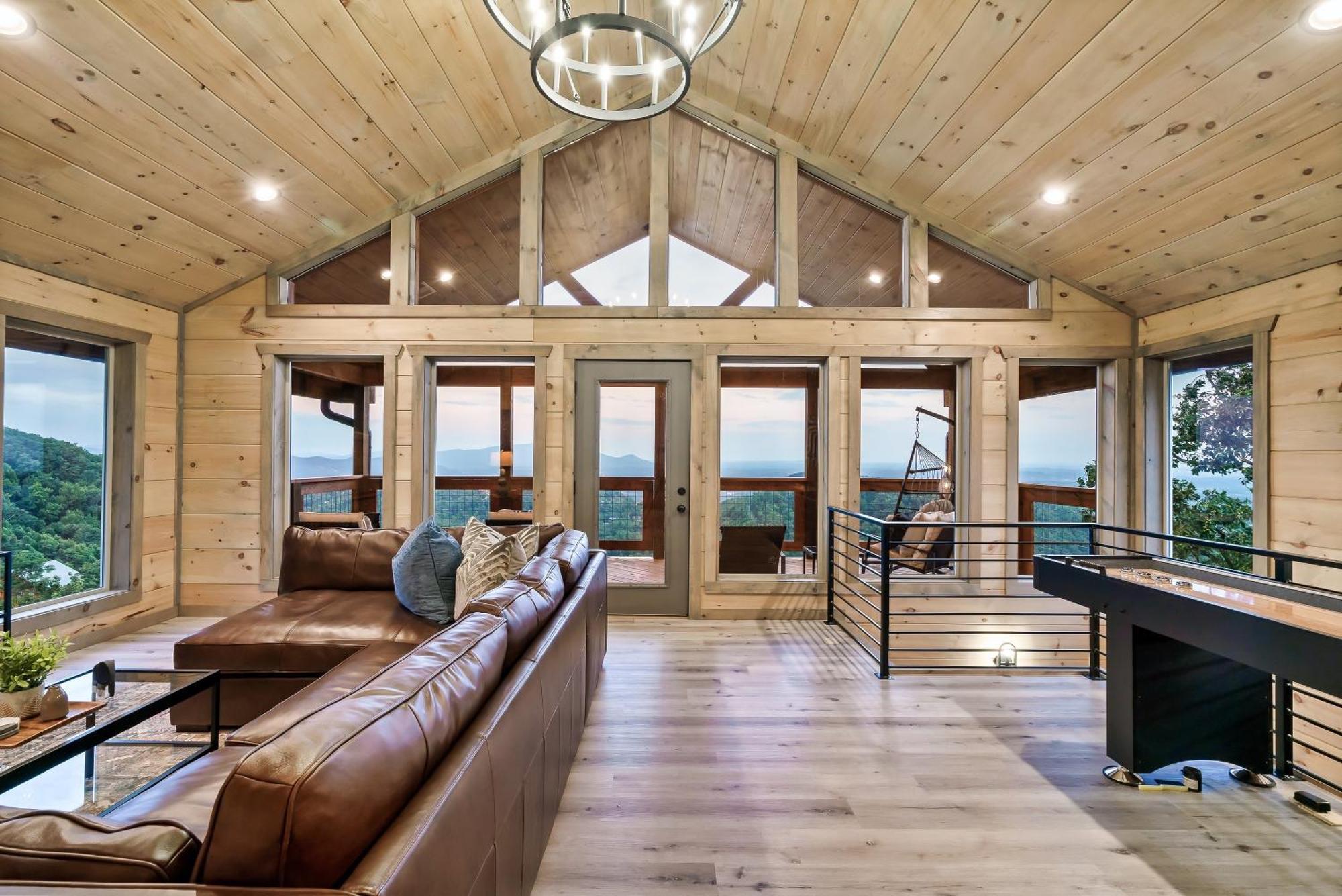 New Luxury Cabin With Stunning Mountainviews,Hottub, Firepit, Fireplace,2 Kingbeds, 2 Covereddecks,Bbqgrill, Shuffleboard And Pool Access セバービル エクステリア 写真