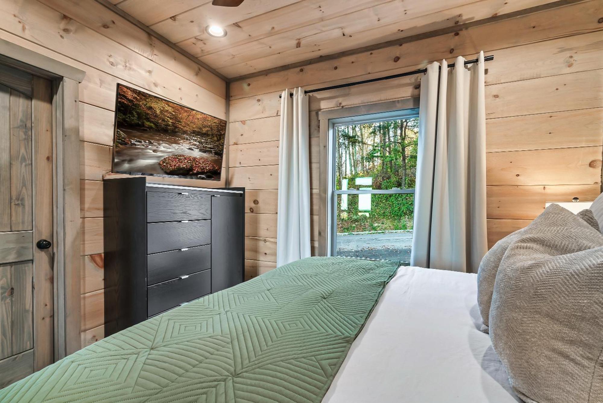 New Luxury Cabin With Stunning Mountainviews,Hottub, Firepit, Fireplace,2 Kingbeds, 2 Covereddecks,Bbqgrill, Shuffleboard And Pool Access セバービル エクステリア 写真