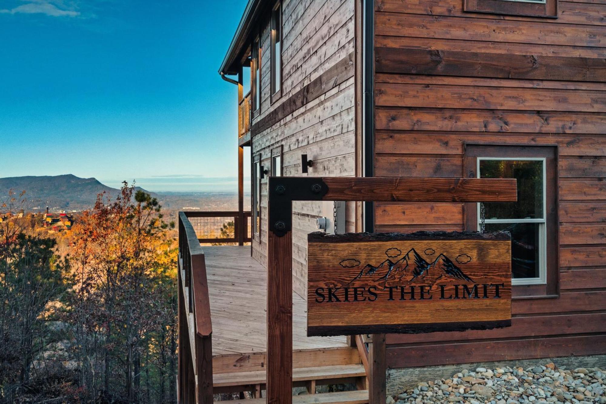 New Luxury Cabin With Stunning Mountainviews,Hottub, Firepit, Fireplace,2 Kingbeds, 2 Covereddecks,Bbqgrill, Shuffleboard And Pool Access セバービル エクステリア 写真