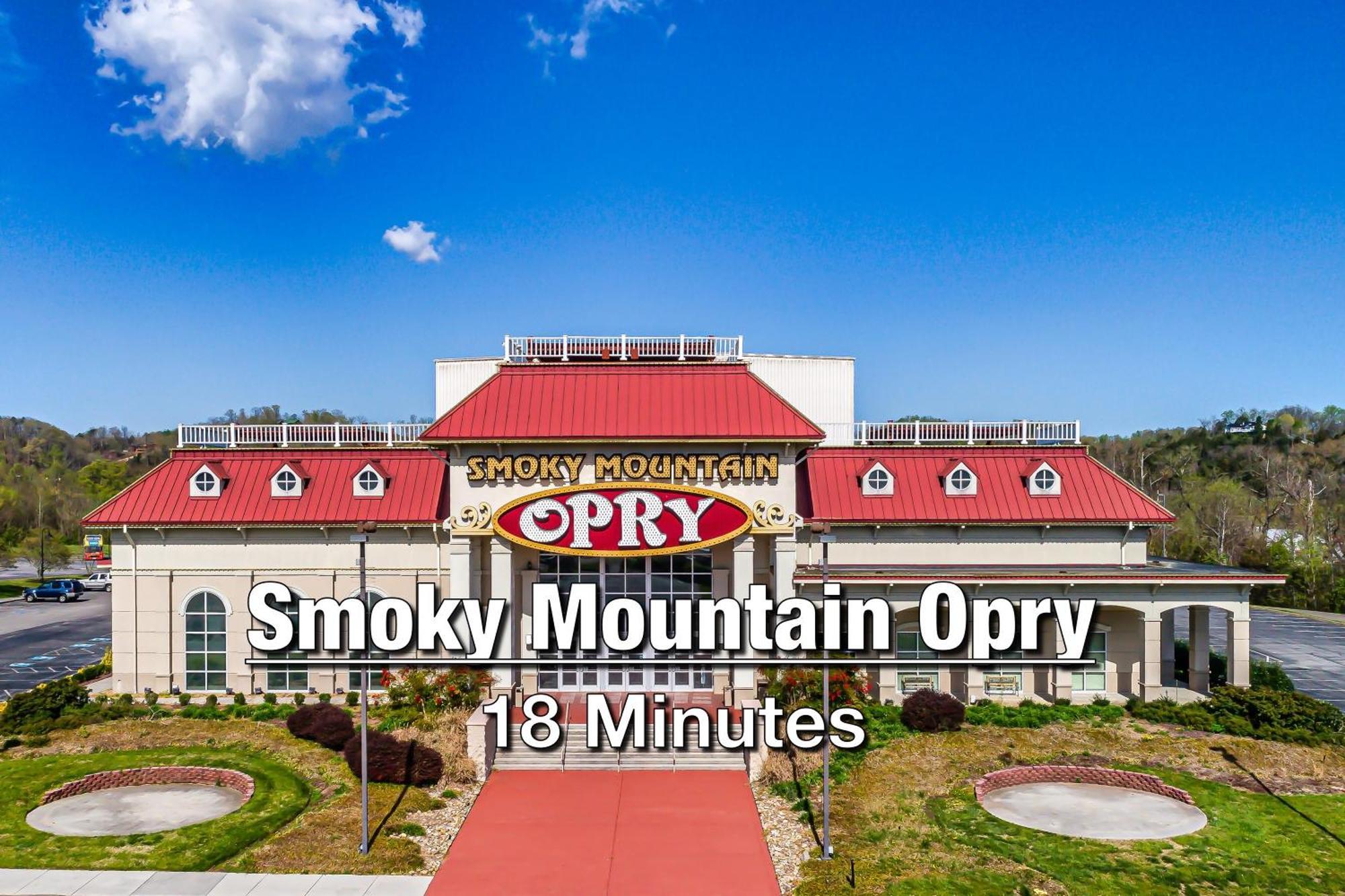 New Luxury Cabin With Stunning Mountainviews,Hottub, Firepit, Fireplace,2 Kingbeds, 2 Covereddecks,Bbqgrill, Shuffleboard And Pool Access セバービル エクステリア 写真